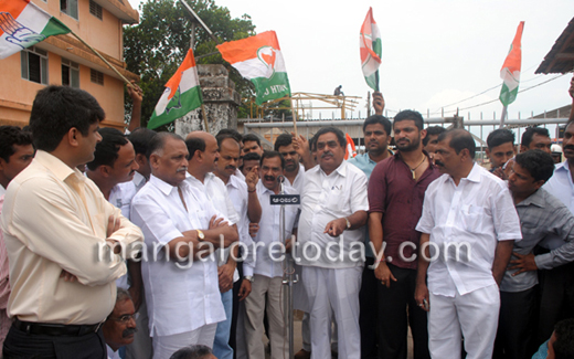 cong protest12may29 1
